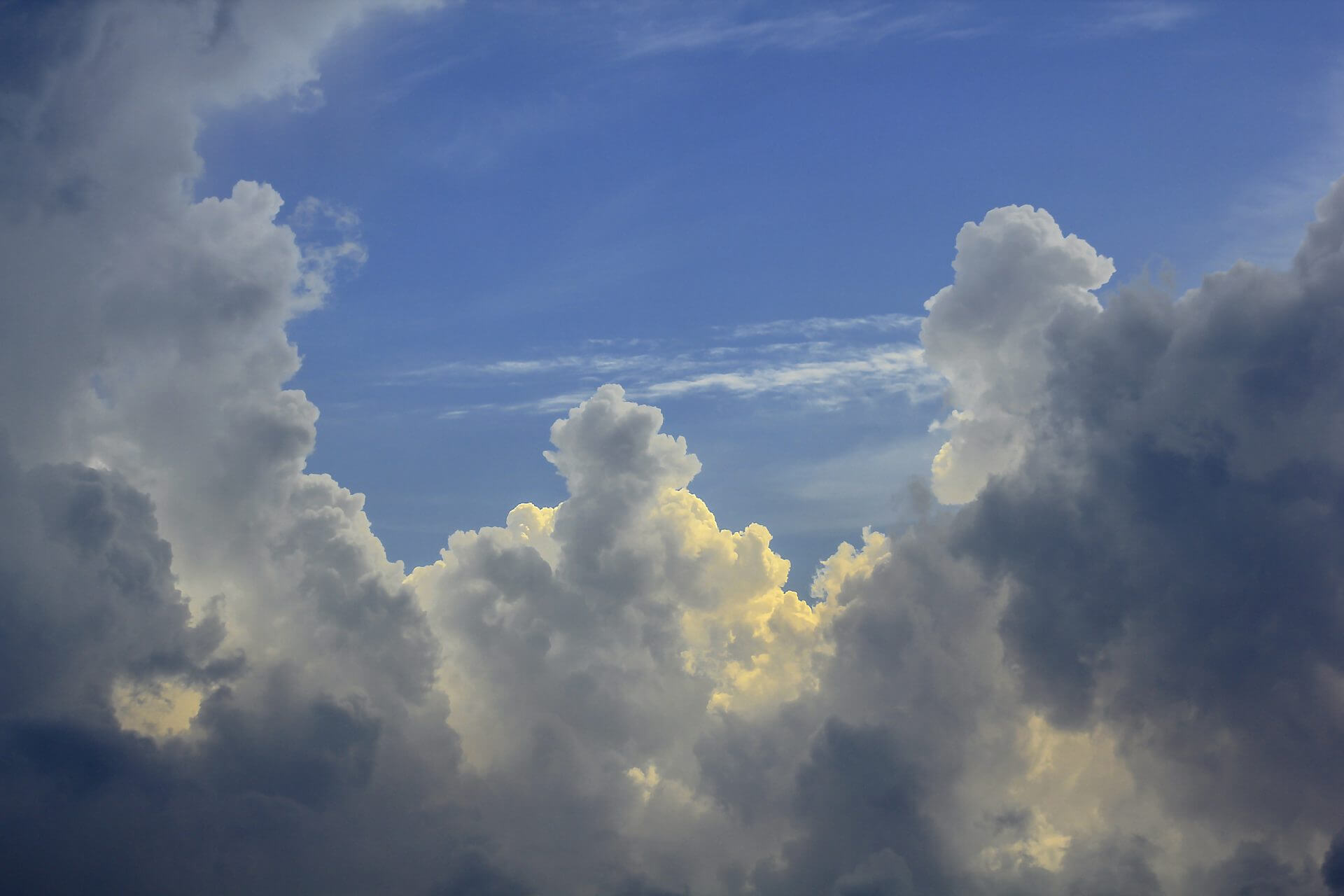 clouds-on-different-shapes-in-the-sky-2025-02-24-10-29-14-utc