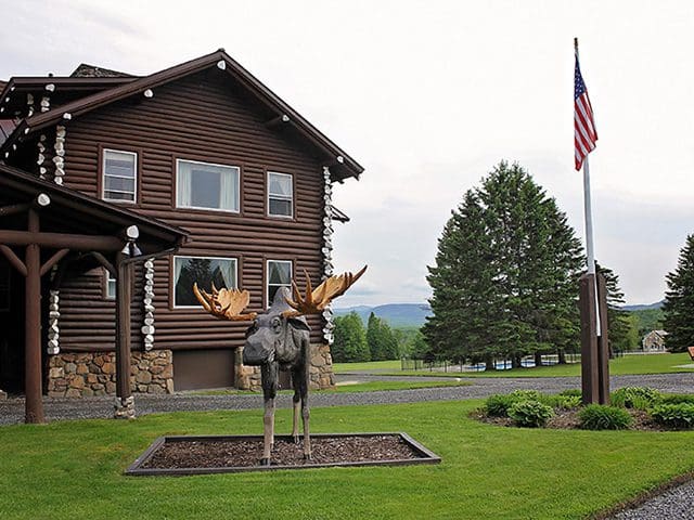 sky-lodge-entryway