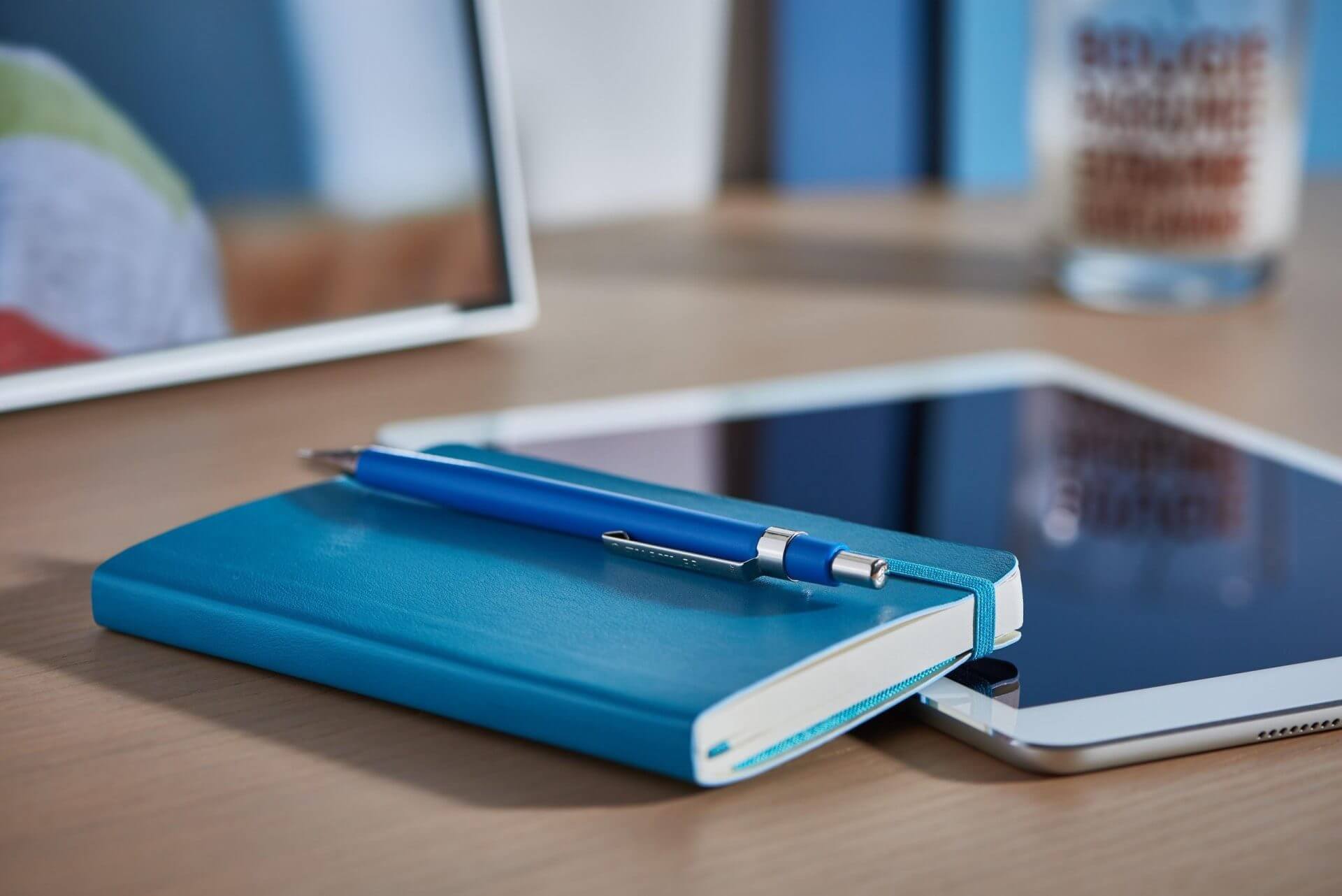 hub-pen-journal-tablet-on-desk