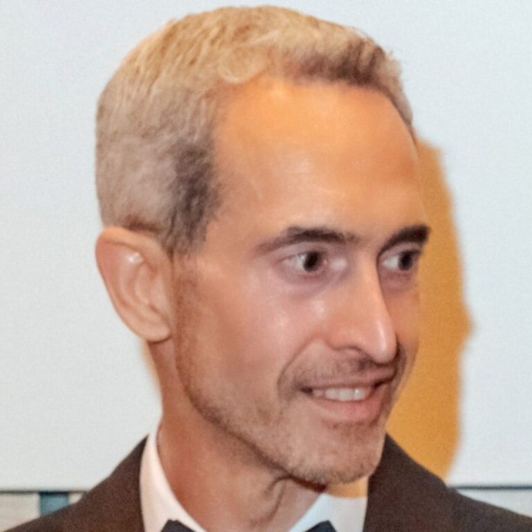 Zeve-headshot-cropped